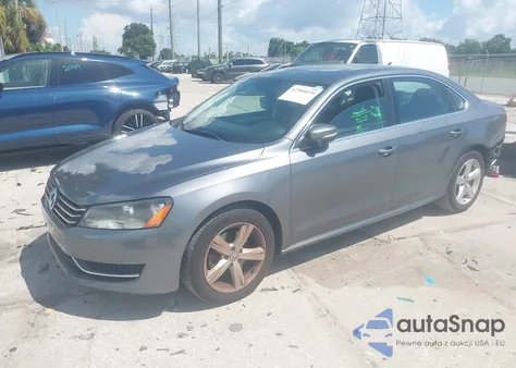 2013 Volkswagen Passat 2.5L Se z USA, uszkodzony, nr VIN 1VWBH7A31DC125979